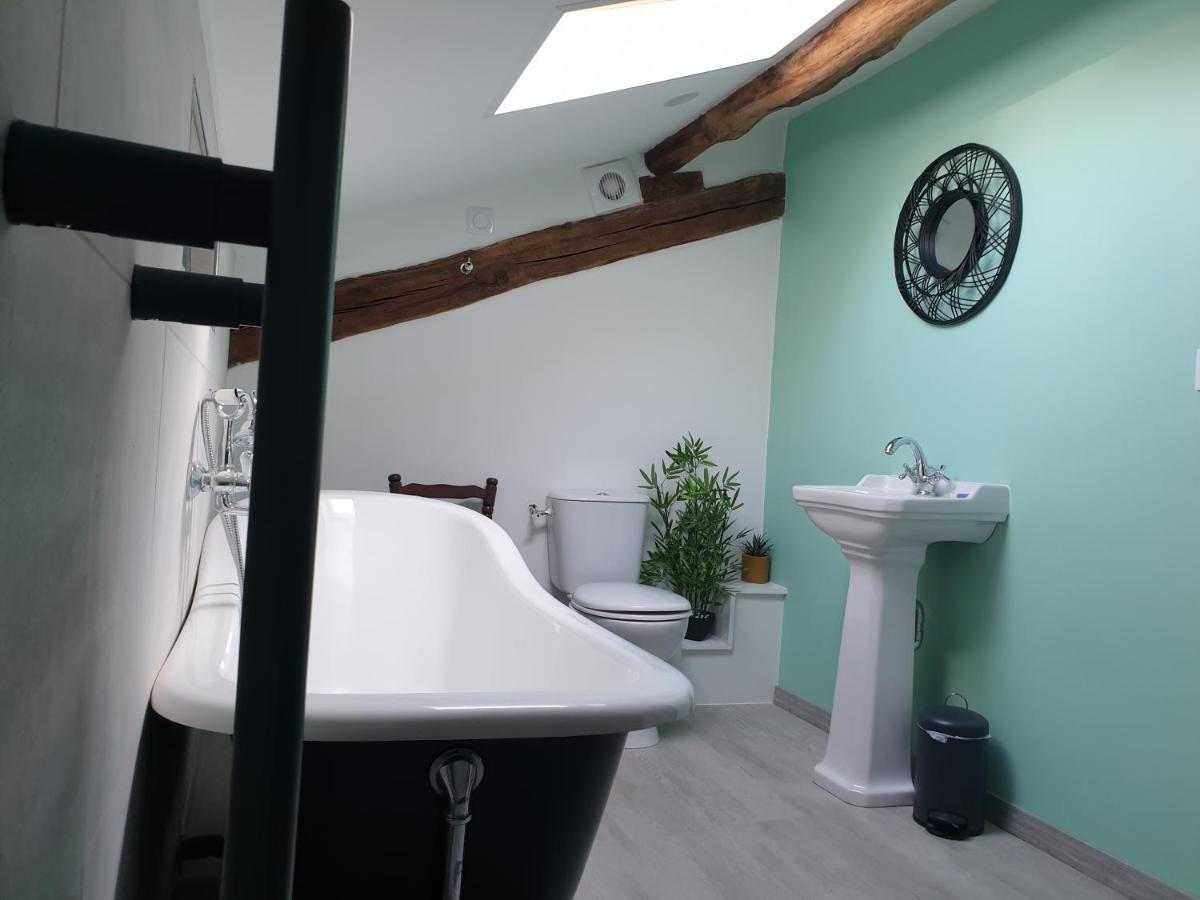 La Maison Du Lac Lavaud Saint-Quentin-sur-Charente ภายนอก รูปภาพ
